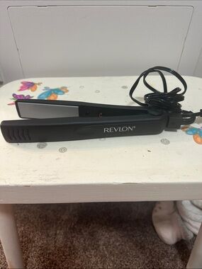 Revlon Black Flat Iron Hair Straightener new without box